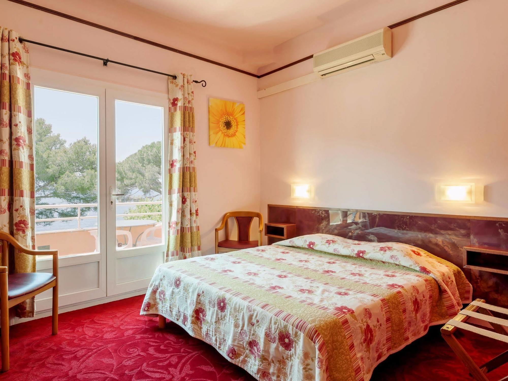 Hotel Le Provencal Logishotels Les Issambres Exterior photo